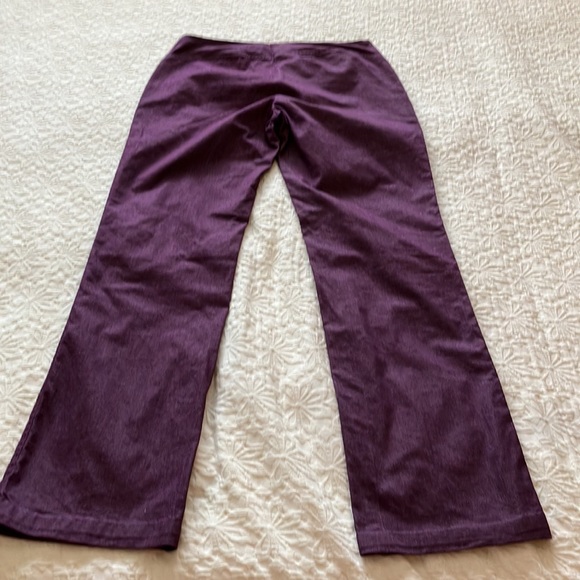 Italian Sisley brand purple pants with front zip and buttons. - Picture 9 of 11